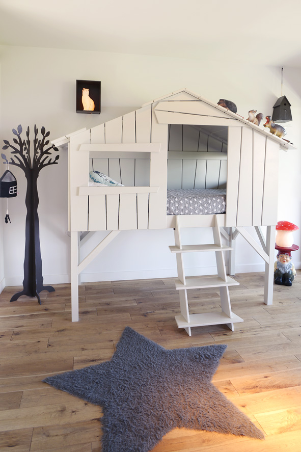 chambre d'enfant lit cabane agencement évolutif réalisé par Emmanuelle Milhaud Agence Maloédesign Décoration d'intérieur raisonnée, designer d'intérieur, décoratrice et architecte d'intérieur sur Toulouse et la Haute Garonne