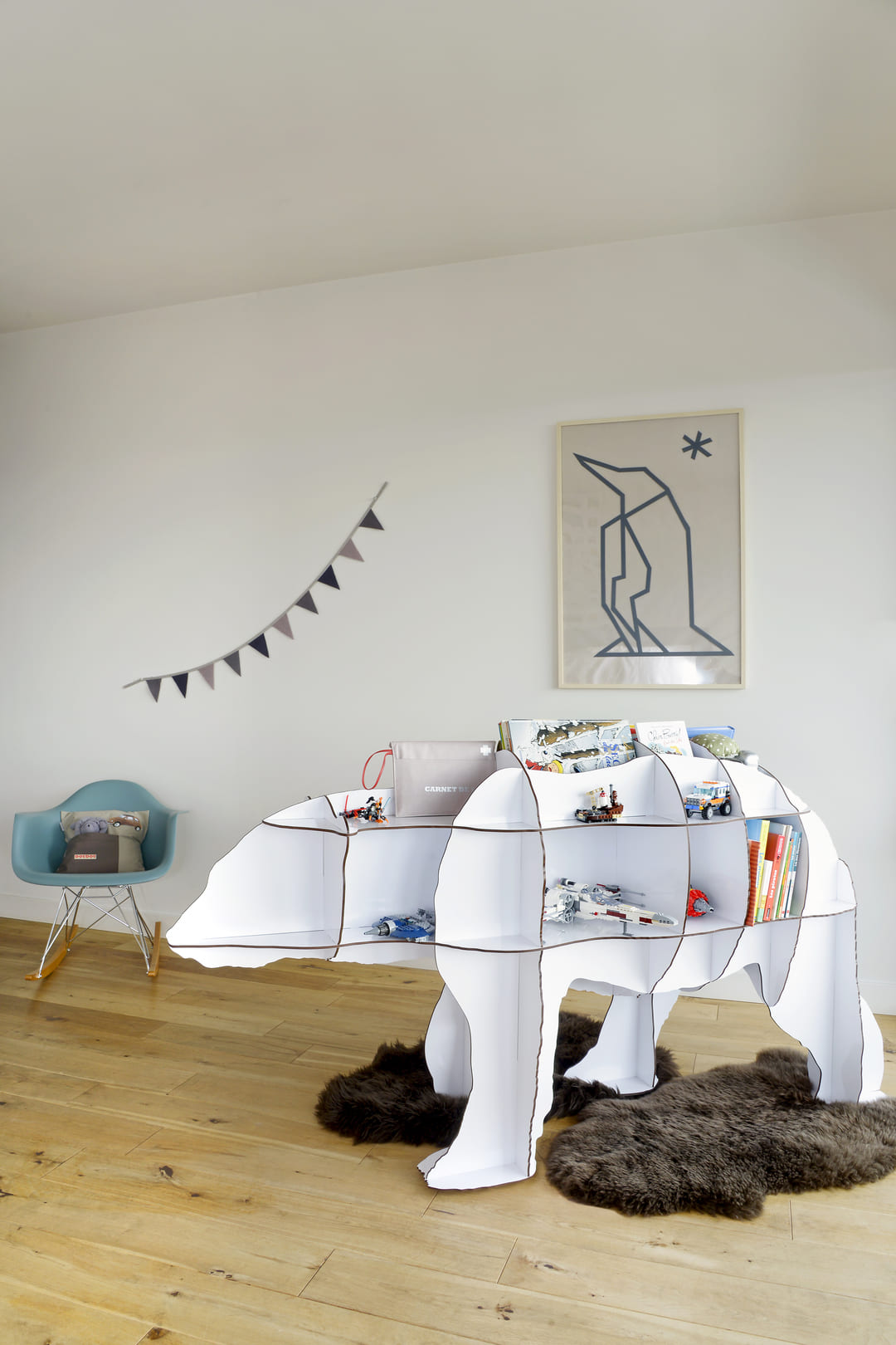 chambre d'enfant 3ans rangement étagère agencement réalisé par Emmanuelle Milhaud Agence Maloédesign Décoration d'intérieur raisonnée, designer d'intérieur, décoratrice et architecte d'intérieur sur Toulouse et la Haute Garonne