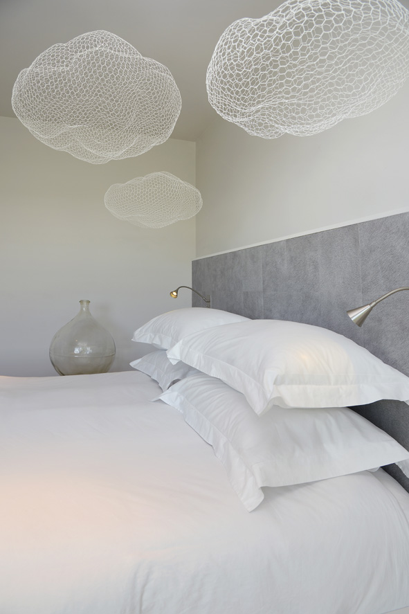 chambre tête de lit sur mesure suite parentale agencement réalisé par Emmanuelle Milhaud Agence Maloédesign Décoration d'intérieur raisonnée, designer d'intérieur, décoratrice et architecte d'intérieur sur Toulouse et la Haute Garonne