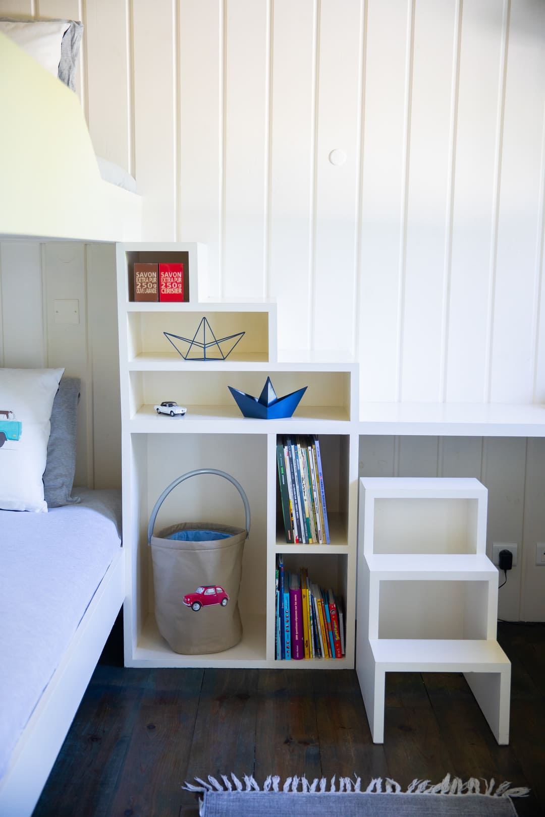 aménagement d'un bureau sur mesure dans une chambre réalisée par Emmanuelle Milhaud Agence Maloédesign Décoration d'intérieur raisonnée, designer d'intérieur, décoratrice et architecte d'intérieur sur Toulouse et la Haute Garonne